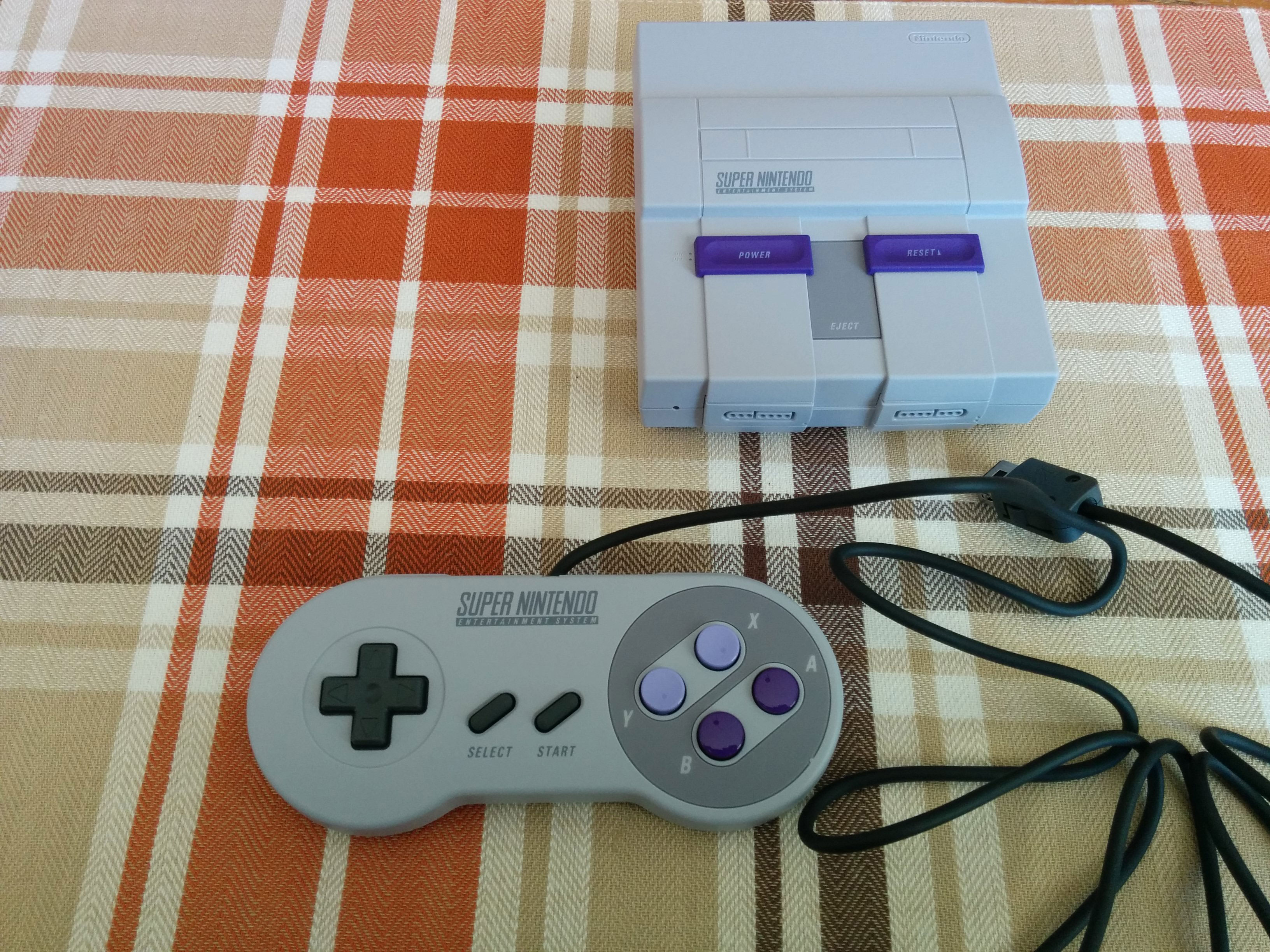 Mini Super Nintendo em destaque.