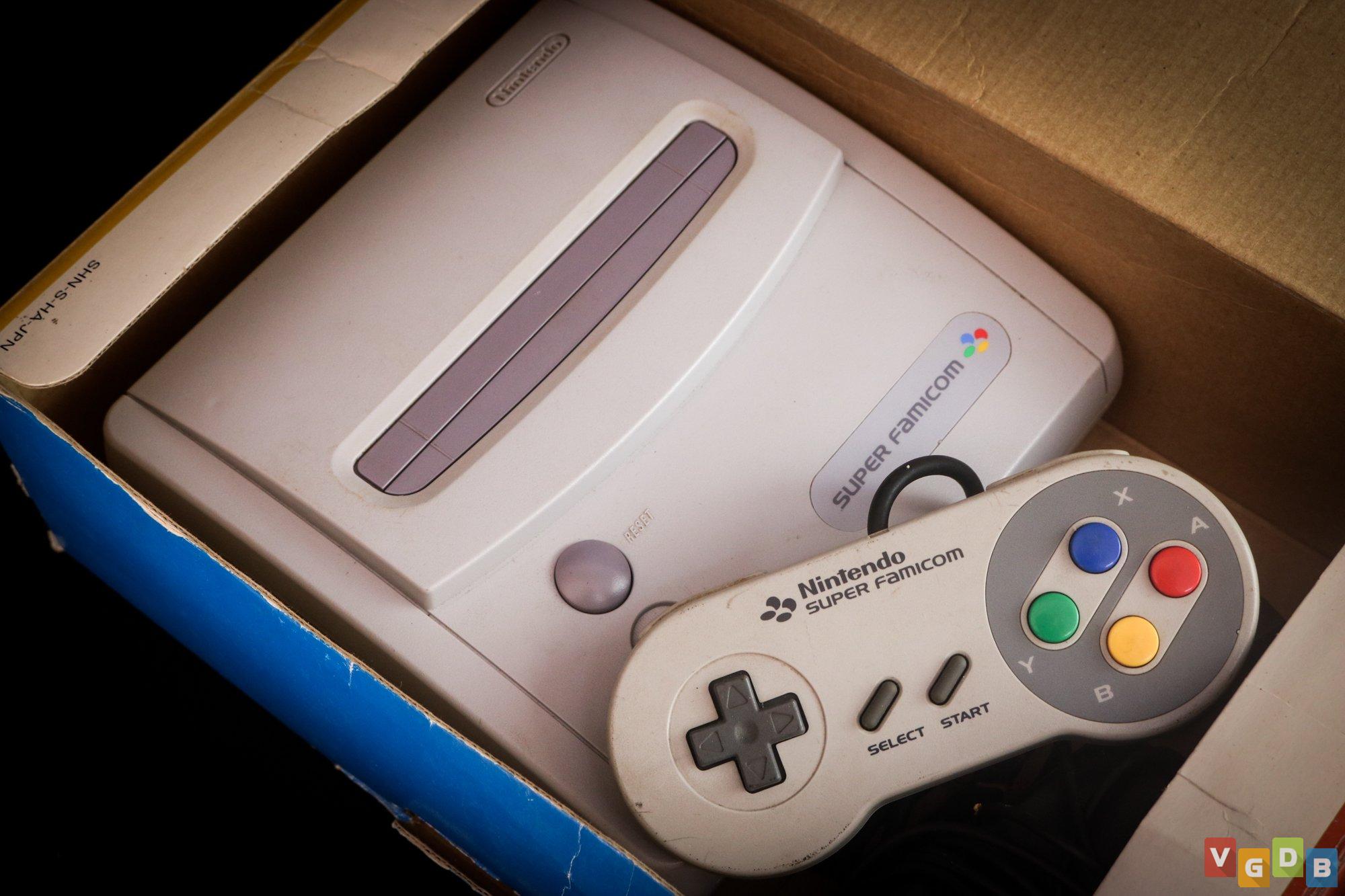 Diferenças de design entre o SNES original e o Super Nintendo Baby.